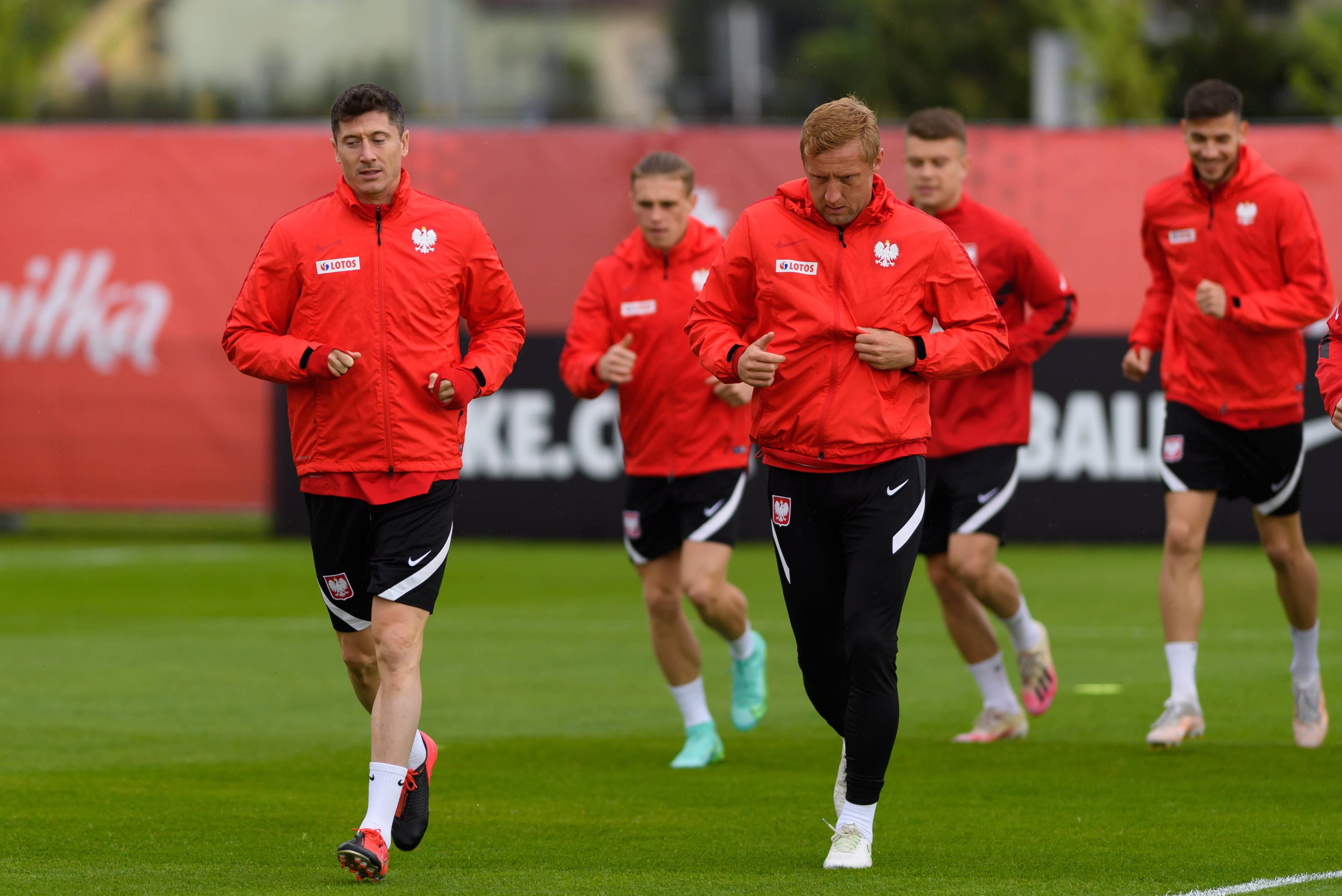 关于波兰功亏一篑，欧国杯赛火爆续集的信息