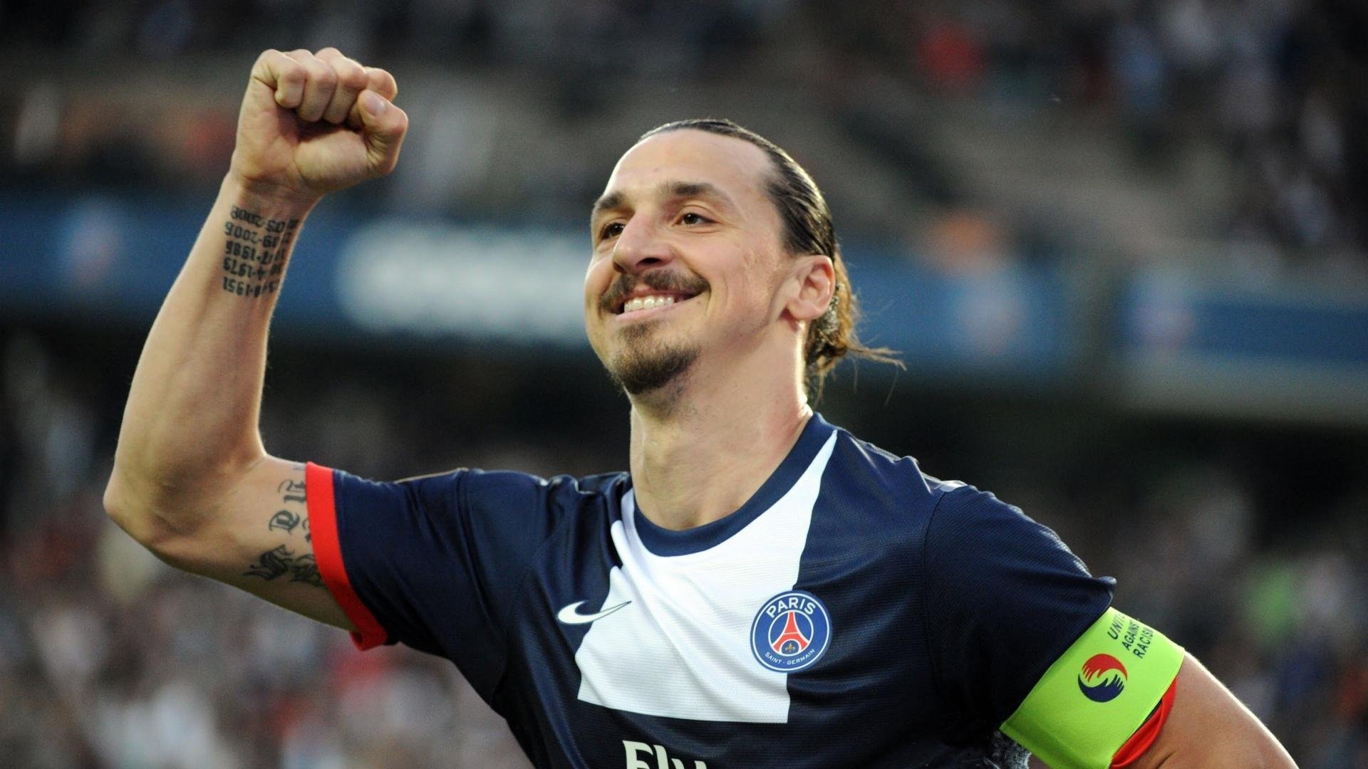 世界排名争夺战之夜,利拉德关键节点连续得分书写传奇