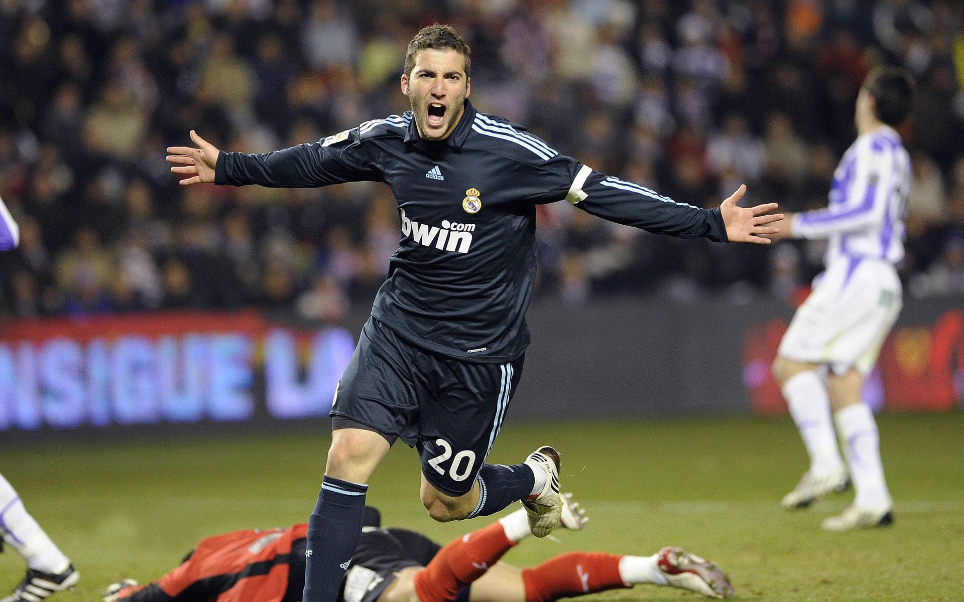 魔术对阵新疆队，保罗大场面先生