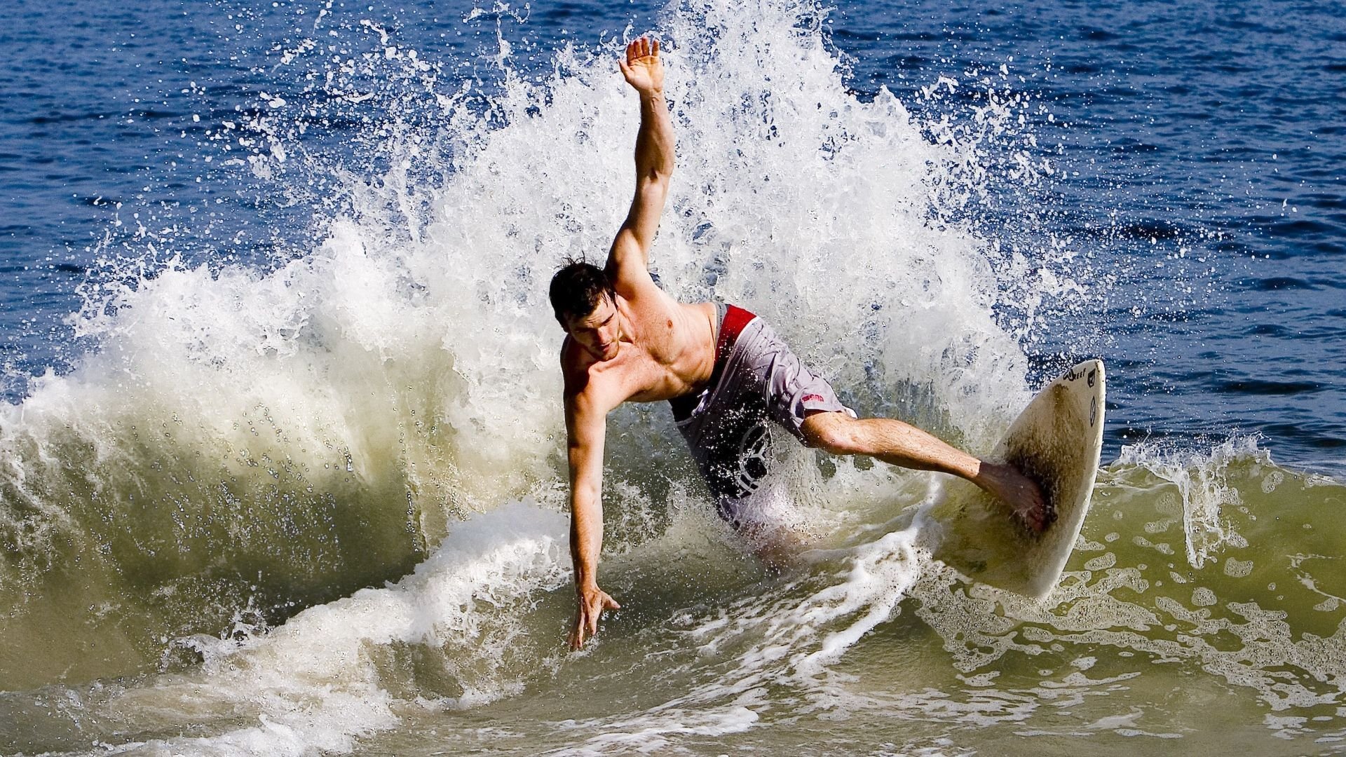 跨界风暴,当文班亚马在F1赛道接管猛龙与公牛的鏖战