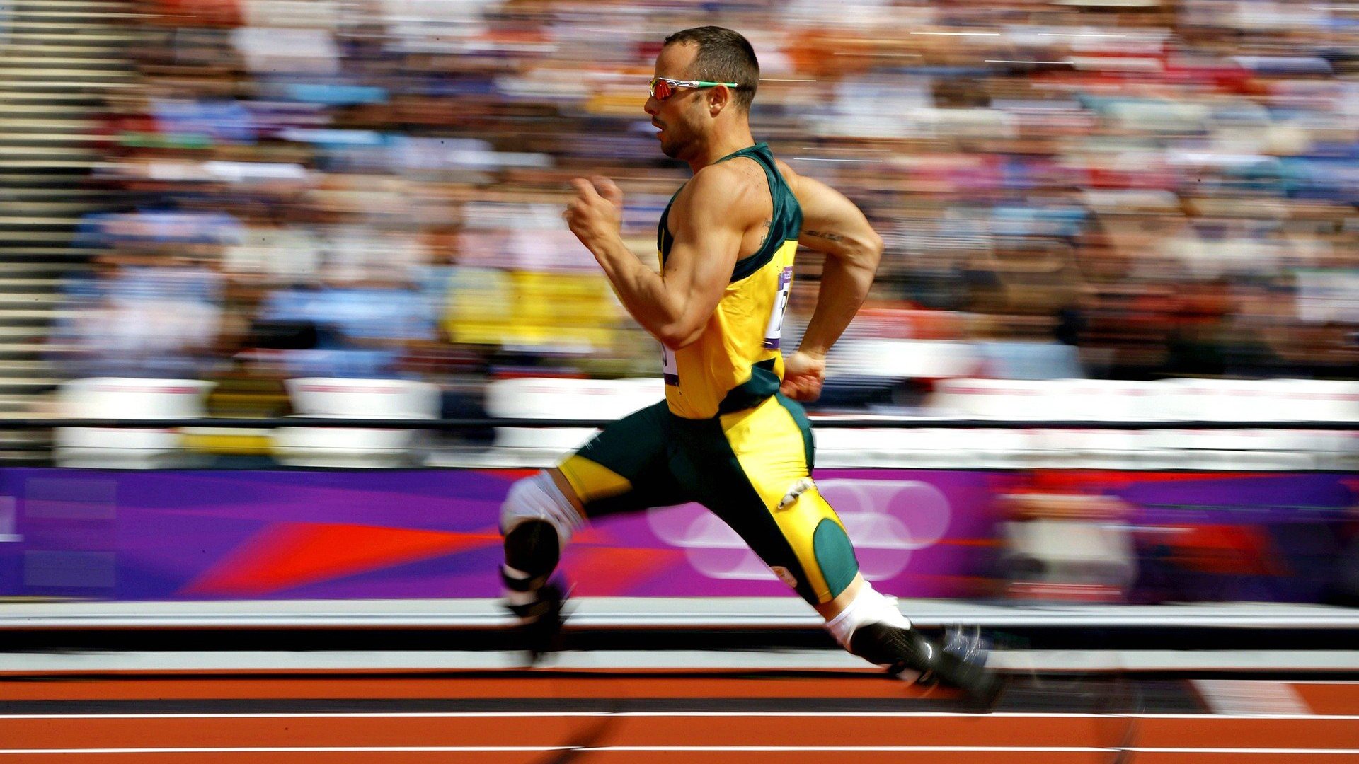 塞恩斯点燃赛场，迈凯伦史诗逆转法拉利背后的战术与激情